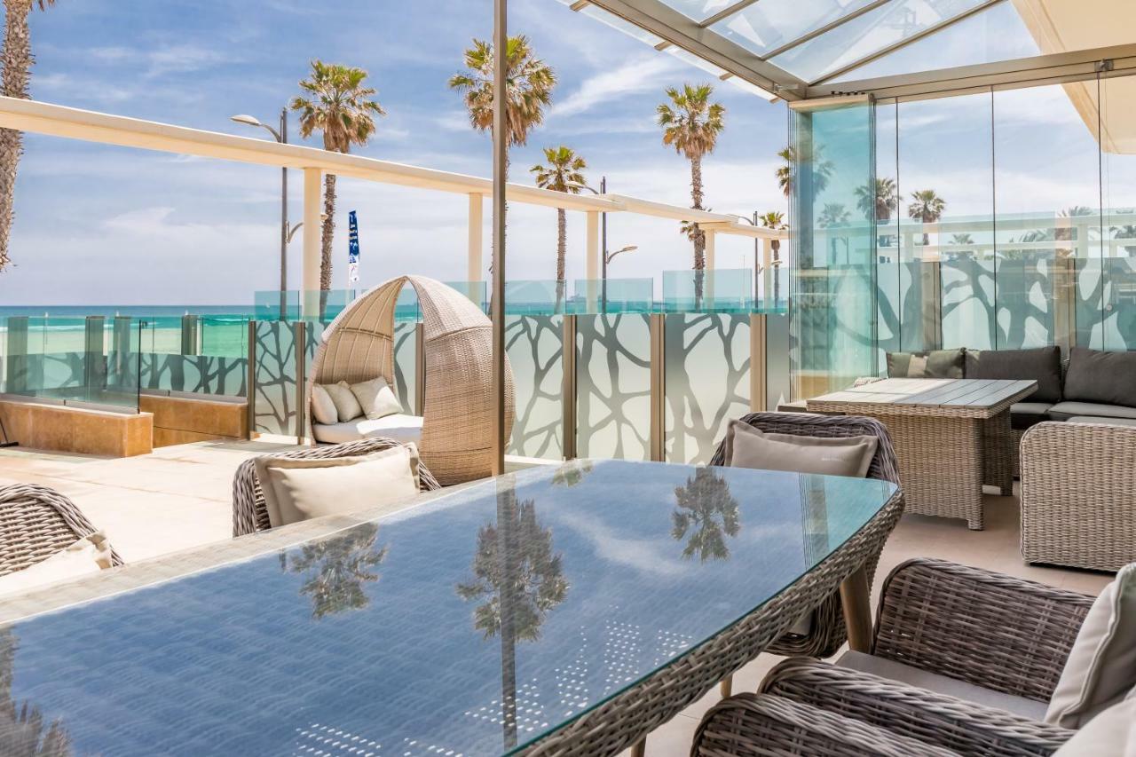 Luxury Beach Front Apartment With Pool Валенсия Экстерьер фото