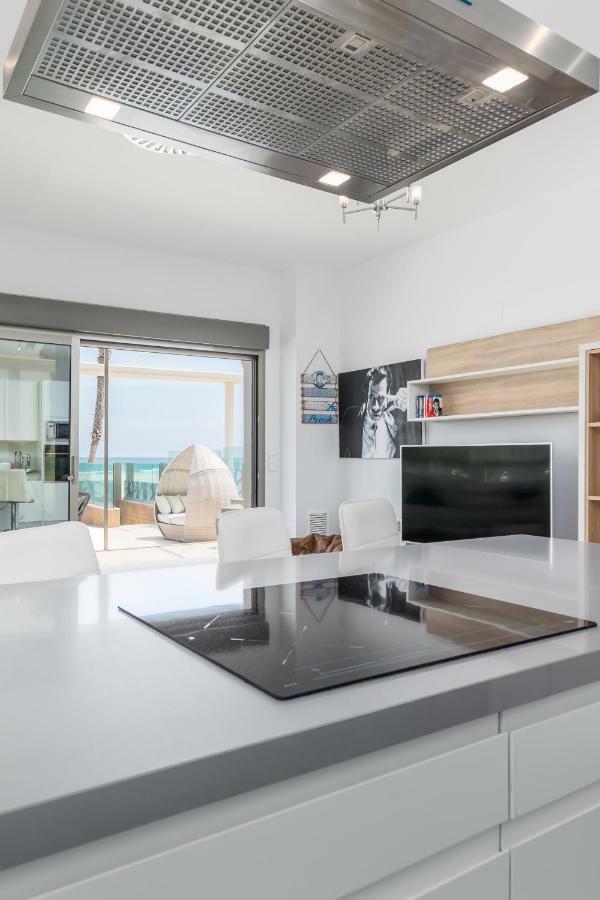 Luxury Beach Front Apartment With Pool Валенсия Экстерьер фото
