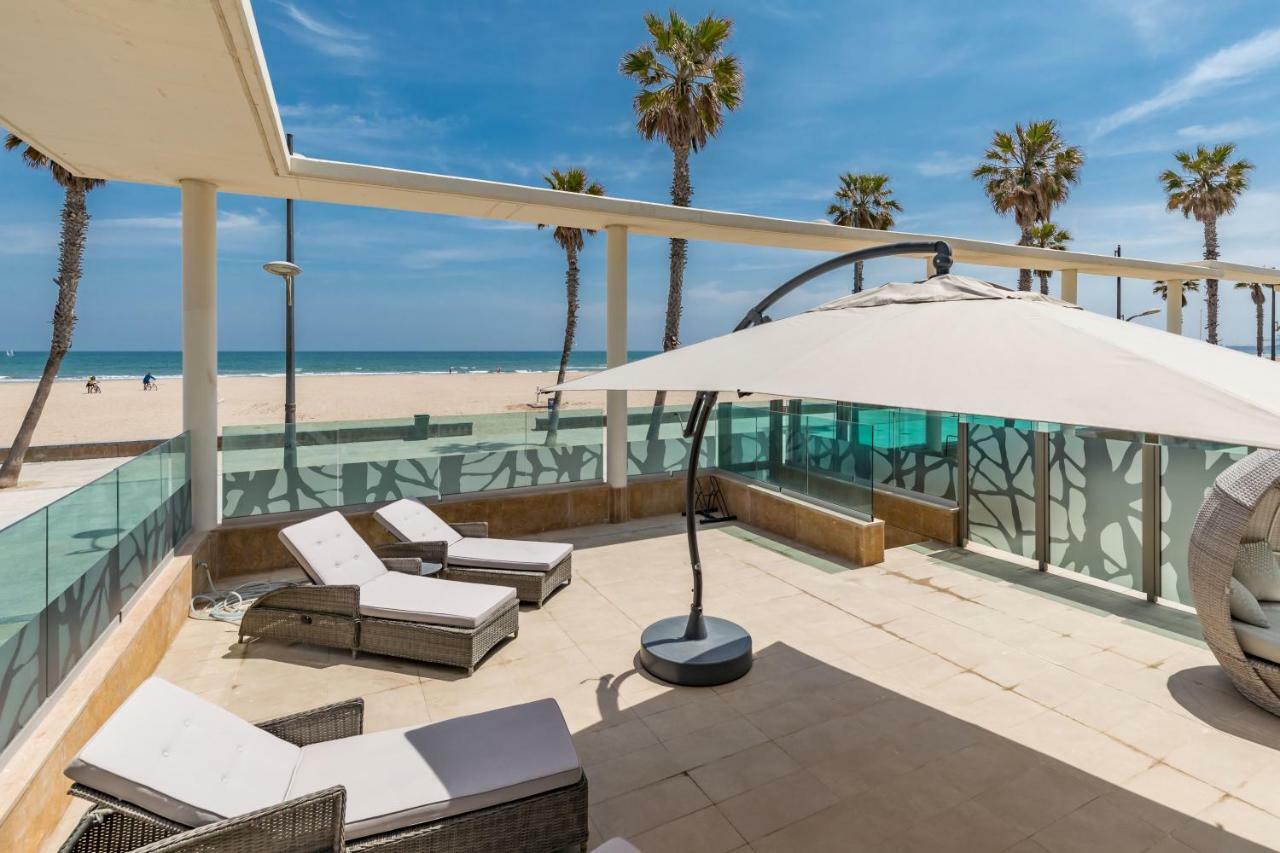Luxury Beach Front Apartment With Pool Валенсия Экстерьер фото