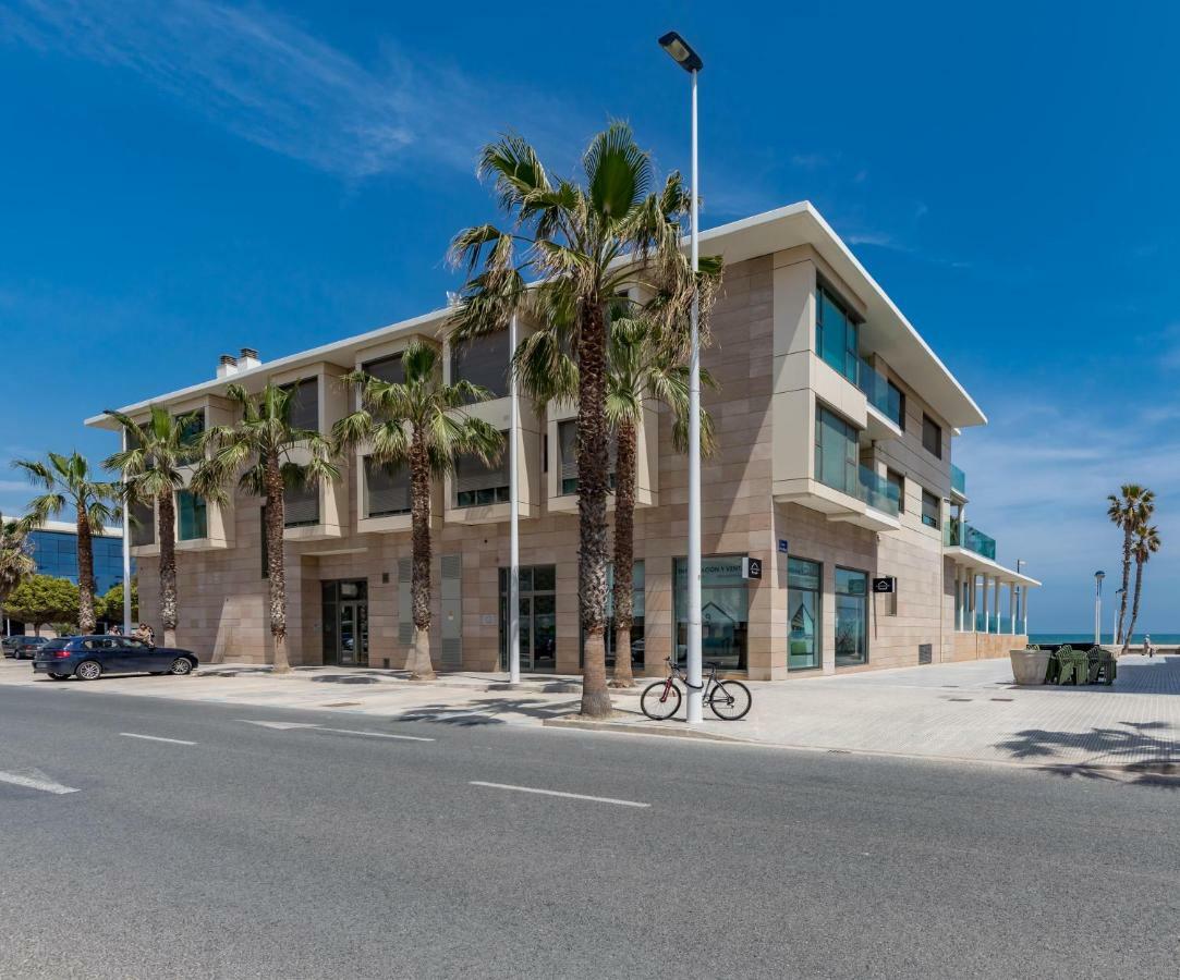 Luxury Beach Front Apartment With Pool Валенсия Экстерьер фото